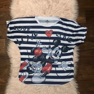 Mickey and Minnie Mouse Disney shirt size medium